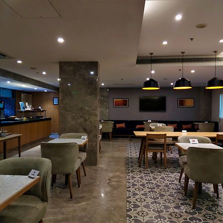 Holiday Inn Express Ahmedabad Prahlad Nagar By Ihg Εξωτερικό φωτογραφία