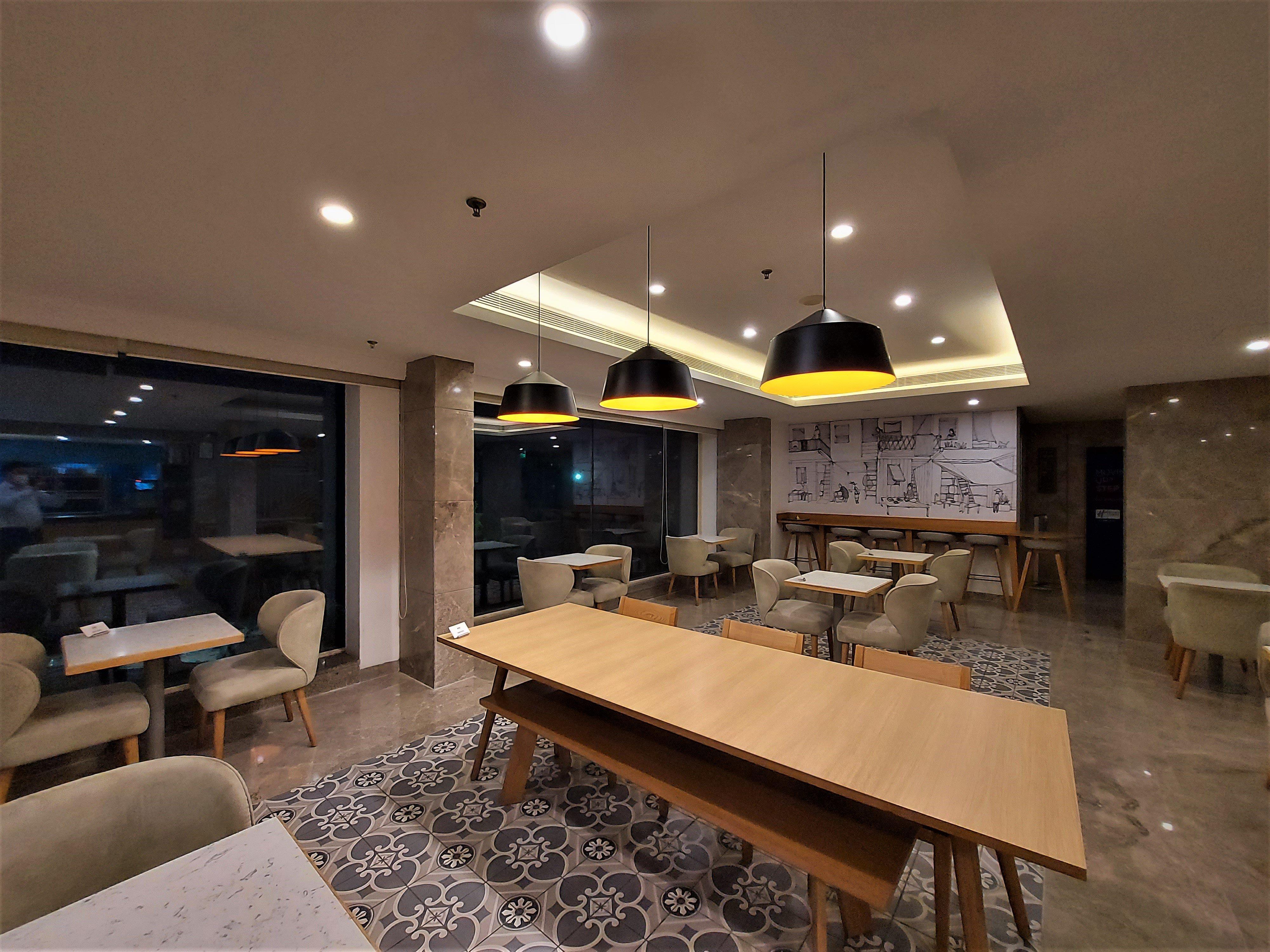 Holiday Inn Express Ahmedabad Prahlad Nagar By Ihg Εξωτερικό φωτογραφία