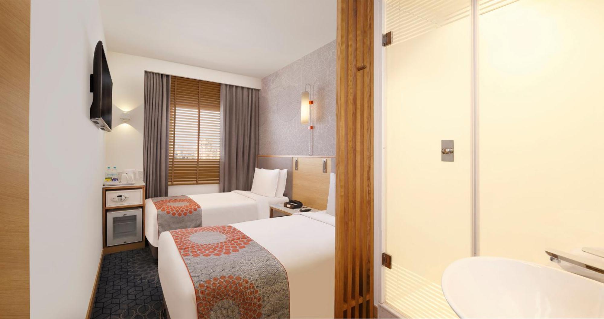 Holiday Inn Express Ahmedabad Prahlad Nagar By Ihg Εξωτερικό φωτογραφία