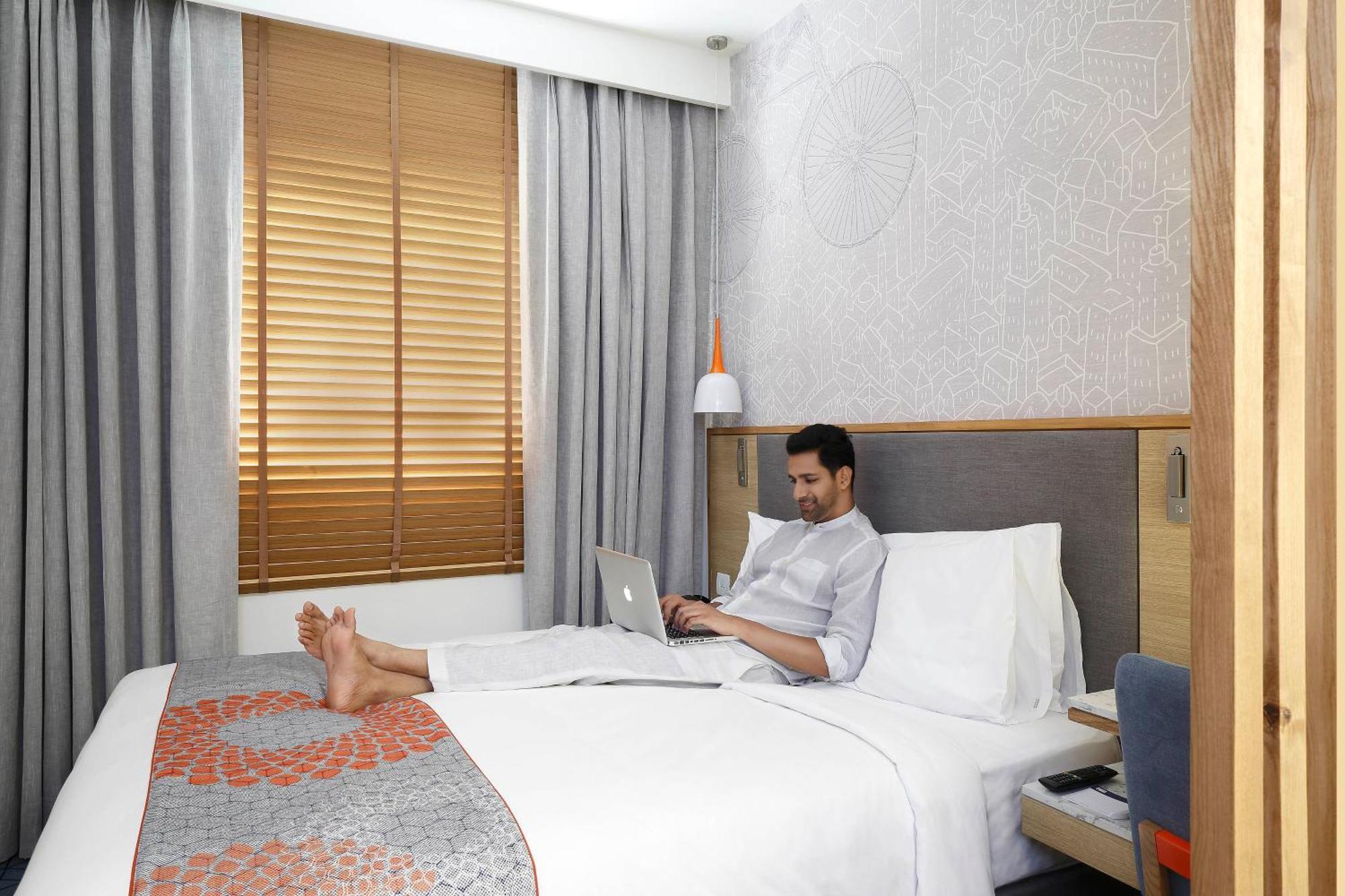 Holiday Inn Express Ahmedabad Prahlad Nagar By Ihg Εξωτερικό φωτογραφία