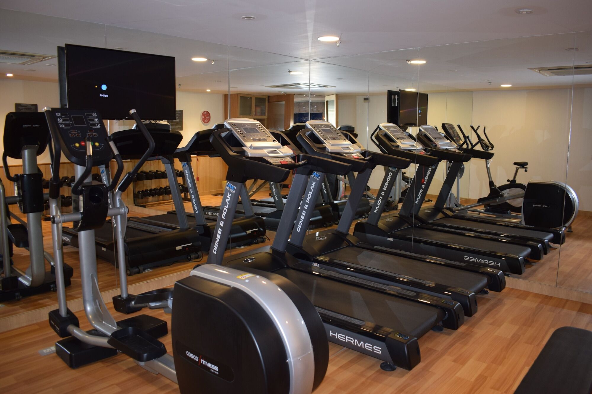 Holiday Inn Express Ahmedabad Prahlad Nagar By Ihg Εξωτερικό φωτογραφία